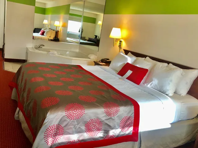 جناح ديلوكس بسرير كينج، Ramada Limited Mount Sterling 1/3