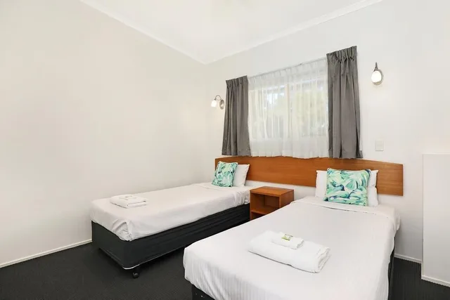 جناح عائلي بسرير كوين وسريرين منفصلين، Caboolture Riverlakes Motel 2/5