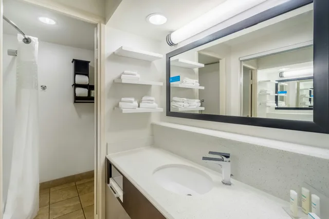 غرفة بسريرين مزدوجين لذوي الإعاقة، Hampton Inn Terre Haute 2/3