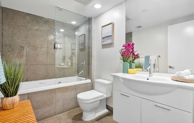 استوديو بريميوم بسرير كوين بإطلالة على البحيرة بشرفة، Brickell by Miami Vacation Rentals 3/3