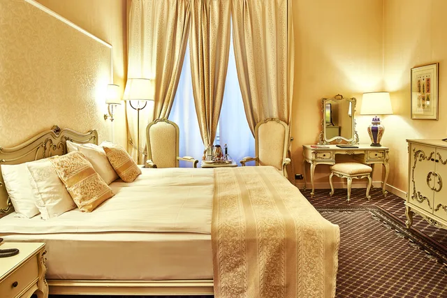 غرفة قياسية مفردة بسرير كينج، Grand Hotel Continental 1/3