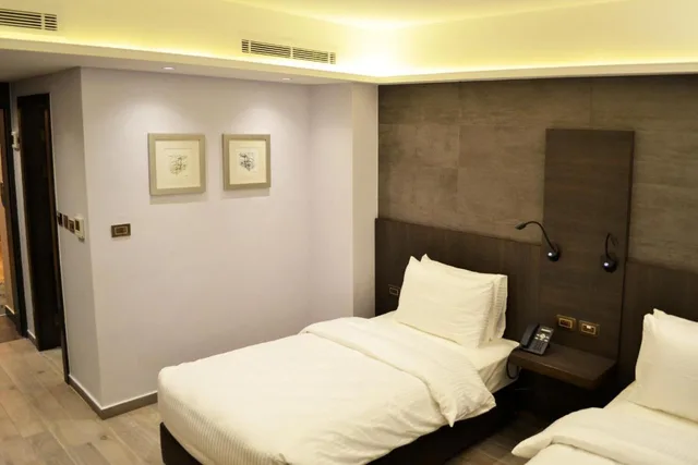 Standard, Twin Beds, Ambassador Hotel 1/8