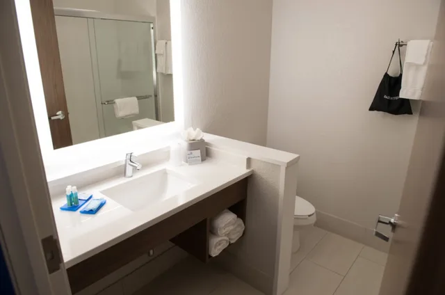 غرفة بسرير مزدوج لذوي الإعاقة، Holiday Inn Express & Suites Dayton North - Vandalia 7/7
