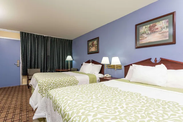 غرفة بسريرين كوين للمدخنين، Days Inn by Wyndham Dickson 1/1
