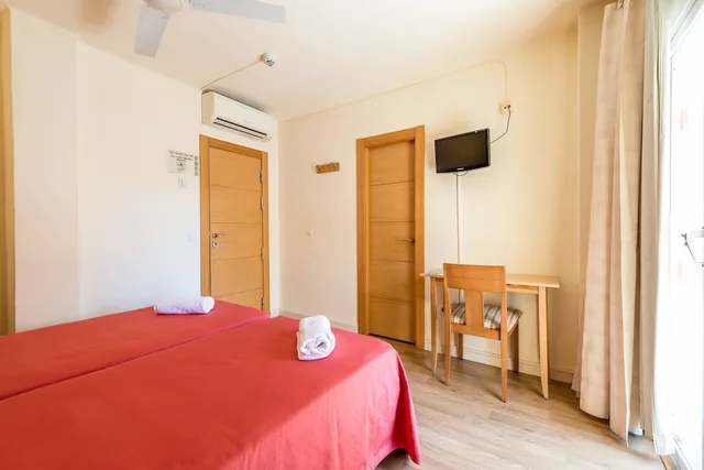 غرفة بسرير مزدوج، Hostal Europa Punico 1/6