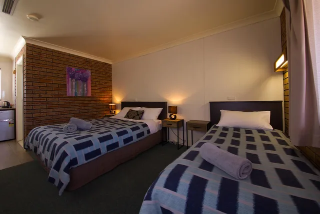 غرفة عائلية بسرير كوين وسريرين منفصلين، Tuncurry Motor Lodge 2/2