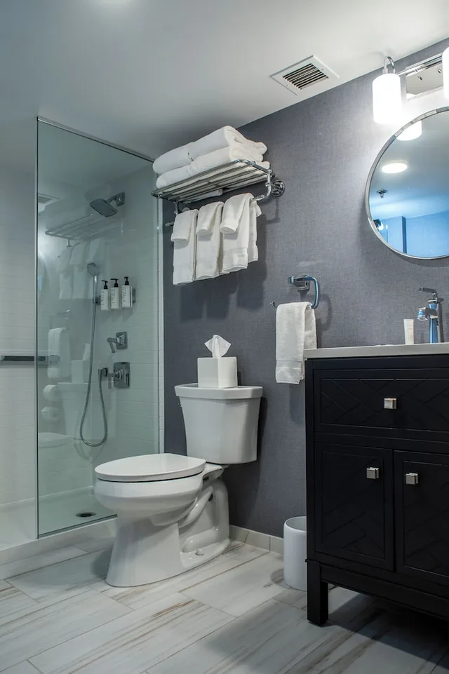 غرفة قياسية بسرير كوين، The Spa at Norwich Inn 6/8