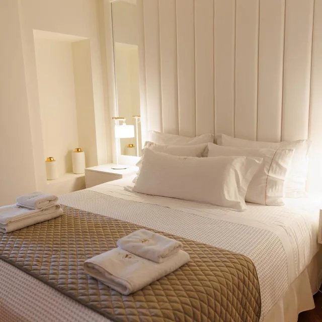 جناح جونيور، PATRAS PALACE HOTEL 2/7