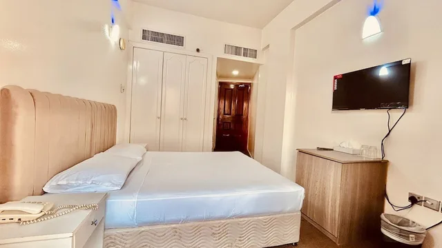 غرفة قياسية بسرير مزدوج، QUEENS HOTEL 5/8