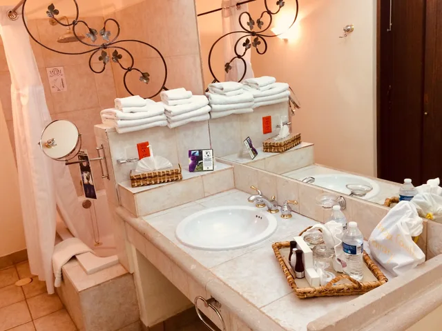غرفة جونيور بسرير كينج بحوض استحمام، Hacienda Los Laureles 10/10