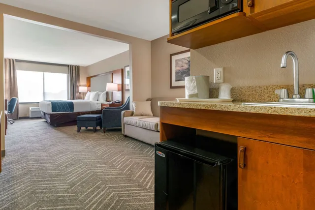 جناح بسرير كينج مع أريكة، Comfort Inn and Suites Mountain Iron And Virginia 7/7