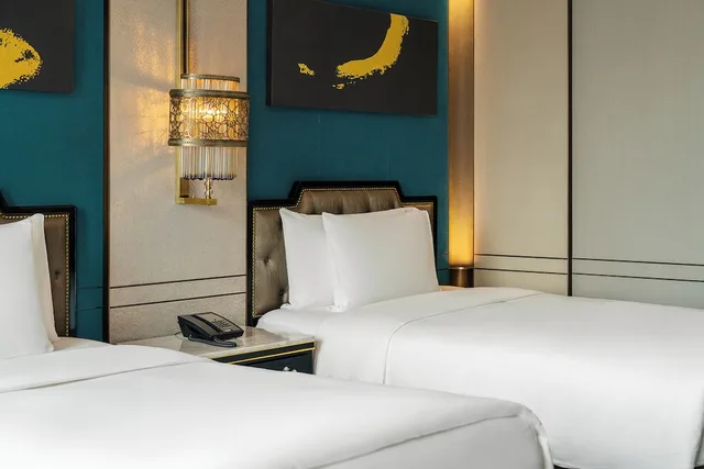 Grand, Deluxe, 2 Double Beds, Wanda Reign Chengdu 3/5