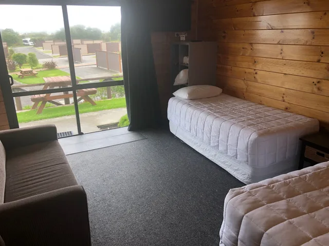 غرفة بسريرين منفصلين، Greymouth Seaside Top 10 Holiday Park 4/6