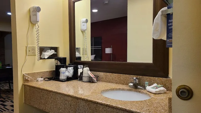 جناح بسرير كينج بحوض جاكوزي، Best Western Shippensburg Hotel 8/10