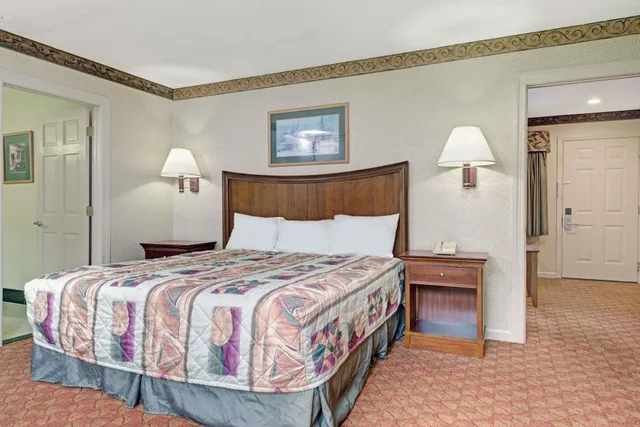 غرفة بسرير كينج، Days Inn by Wyndham Ridgefield 1/3
