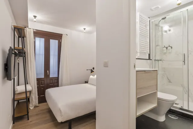 Cozy, Double Bed, UMA Suites Atocha 7/7