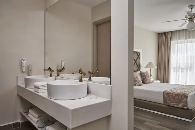 جناح جونيور بسرير كوين بإطلالة على المسبح، Sandy Villas Resort 5/6