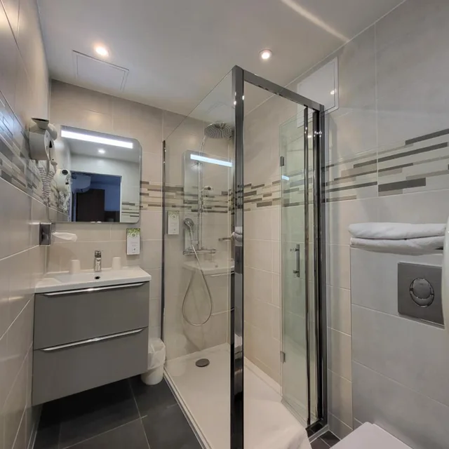 Room, Twin Beds, Hotel Kyriad Saint Quentin En Yvelines - Montigny 7/7