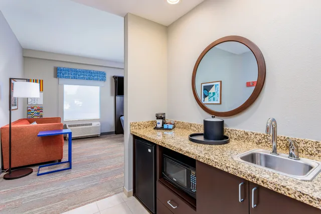 استوديو بسرير كينج، Hampton Inn & Suites Parkersburg Downtown 3/4