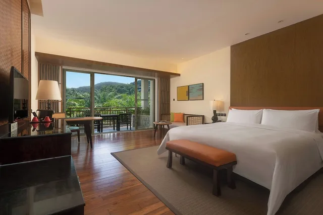 غرفة بسرير كينج بإطلالة على الجبل، Le Meridien Shimei Bay Beach Resort & Spa 6/10