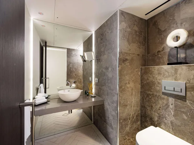 Opera, Suite, King Bed, City View, Living Area، SOFITEL BRISBANE CENTRAL 5/7