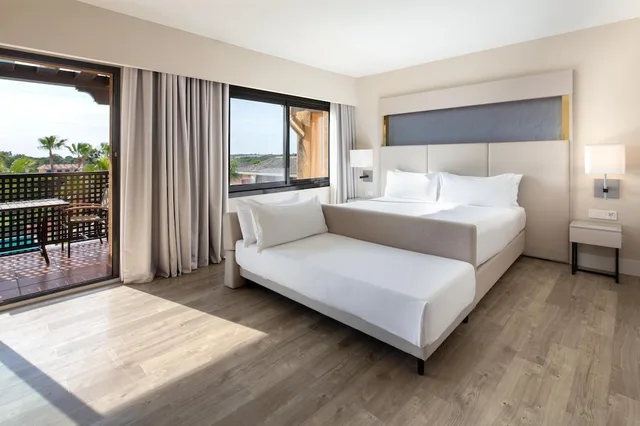Room, King Bed, Accessible, DoubleTree by Hilton Islantilla Beach Golf Resort 2/4