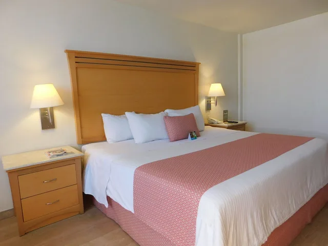 غرفة قياسية بسرير كوين، Hotel Palacio Azteca Tijuana, Trademark by Wyndham 1/3