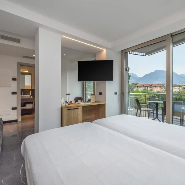 غرفة سوبيريور كبيرة بسرير مزدوج بشرفة، Hotel Garda 3/10