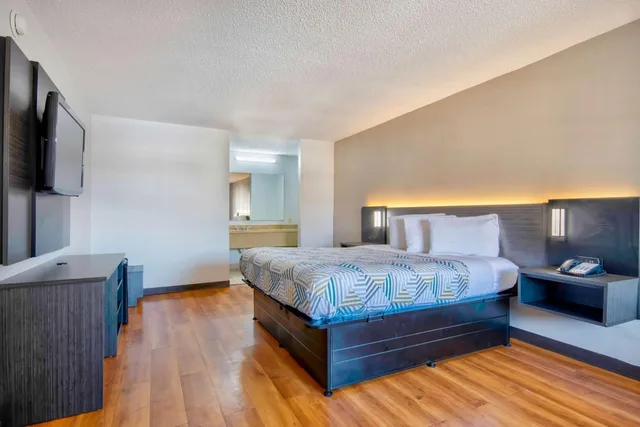 غرفة بسرير مزدوج، Motel6 Bossier City, LA 1/10