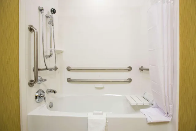 غرفة بسرير كينج، Hampton Inn And Suites Toledo Westgate 2/2