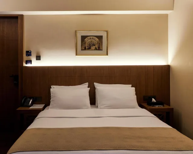 Fresco, King Bed, Outdoor Jetted Tub، Athens 1890 Boutique Hotel & Spa 2/6