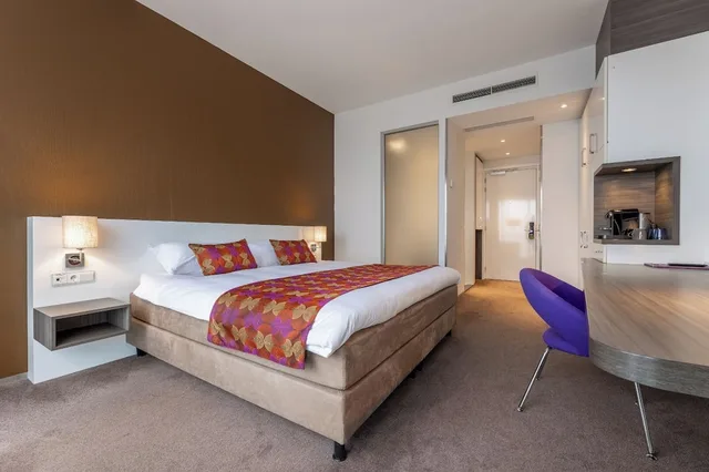 غرفة ديلوكس بسرير كينج، LUMEN HOTEL ZWOLLE 3/4