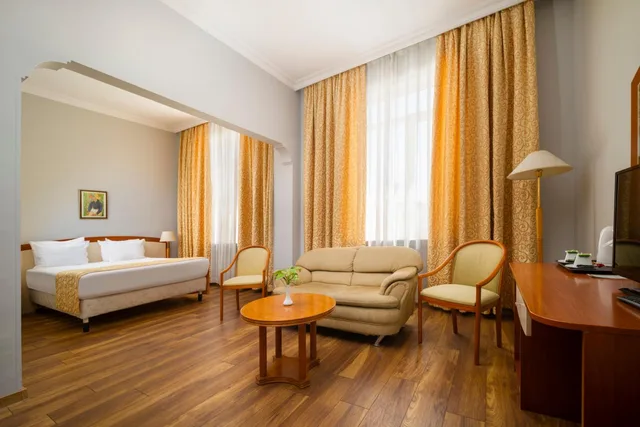 غرفة ديلوكس بسرير كوين، Ramada by Wyndham Plovdiv Trimontium 1/6