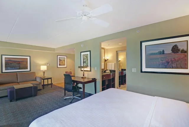استوديو بسرير كينج، Homewood Suites by Hilton Cambridge-Waterloo, Ontario 1/2