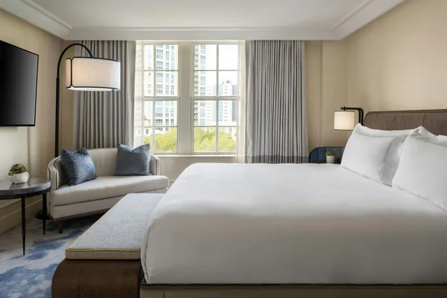 Premium, King Bed, Bay View, High Floor, The Vinoy Resort & Golf Club Autograph Collection 2/8