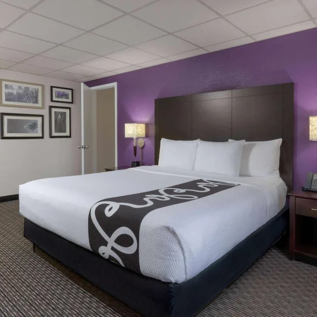 جناح عائلي ديلوكس بغرفة نوم واحدة، La Quinta Inn & Suites by Wyndham Clifton/Rutherford 1/10
