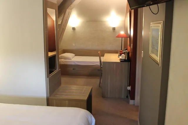 جناح، AUBERGE DE LA TOUR 1/2