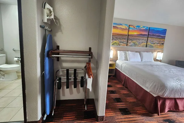 غرفة بسرير كينج لذوي الإعاقة، Days Inn by Wyndham Lumberton 5/10