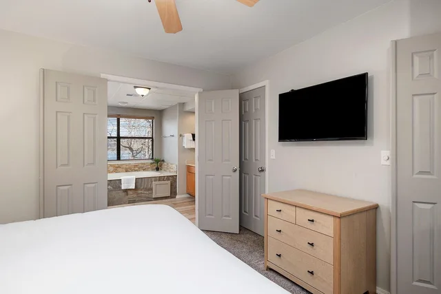 1 Bedroom, Lake Front, Hot Tub, Still Waters Resort 2/6