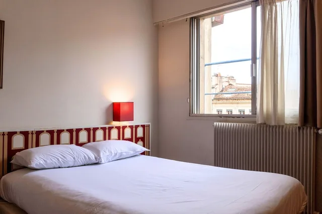 Room, Quadruple, Double Bed, Sofa, Ours Blanc Place Victor Hugo 2/10