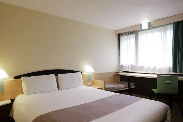 غرفة سوبيريور بسرير مزدوج وسرير فردي، IBIS CHARLEROI CENTRE GARE 2/7