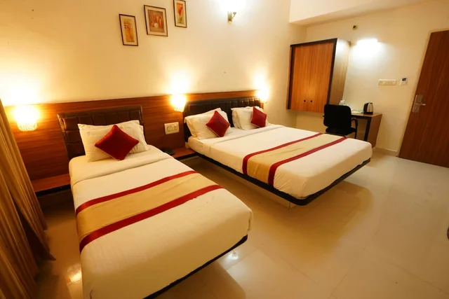 غرفة تنفيذية بسرير كوين، HOTEL GRAND BEE 1/10
