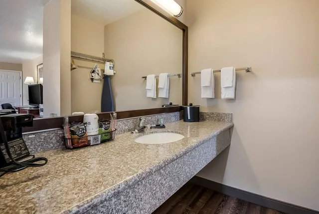 جناح بسرير كينج مع أريكة، Surestay Hotel By Best Western Fernley 4/4