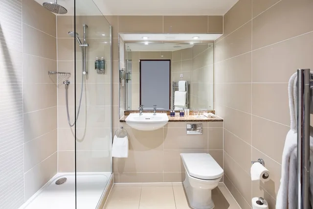 غرفة ديلوكس بسرير مزدوج، Edinburgh Marriott Hotel Holyrood 5/8