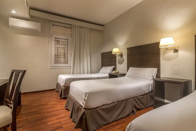 غرفة ثلاثية بسرير كوين وسرير فردي، GRAN HOTEL ARGENTINO 3/8