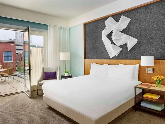 غرفة بشرفة، 21C Museum Hotel Louisville 1/4