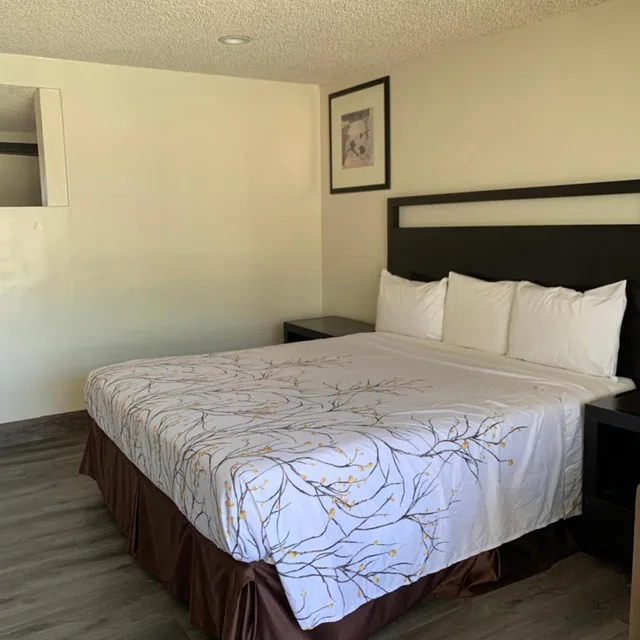 غرفة خارجية بسرير كينج، Valley Inn 3/8