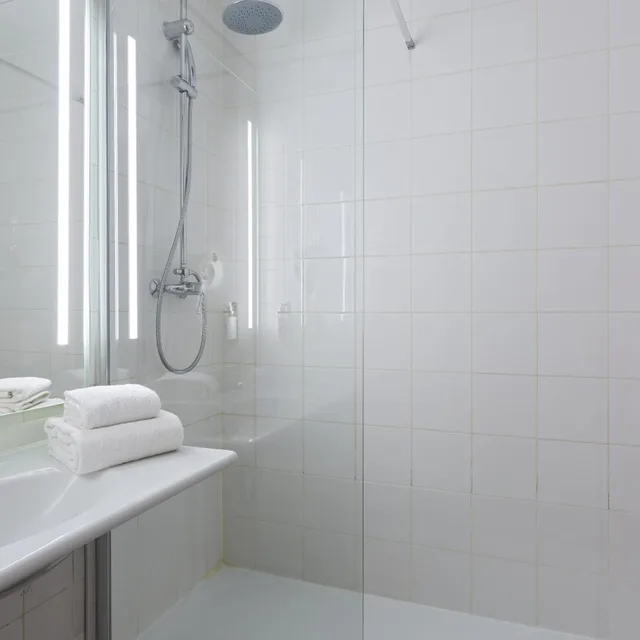 غرفة ثلاثية بسرير فردي، Comfort Hotel Paris Porte d Ivry 8/8