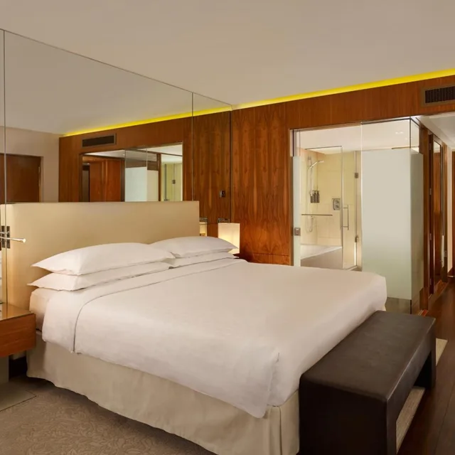 Deluxe, King Bed, Castle View، Sheraton Grand Hotel And Spa 3/7