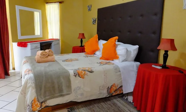 1 Bedroom, Family Suite, 2 Double and Twin Beds, 2 Bathrooms، Tatenda Guesthouse 1/3